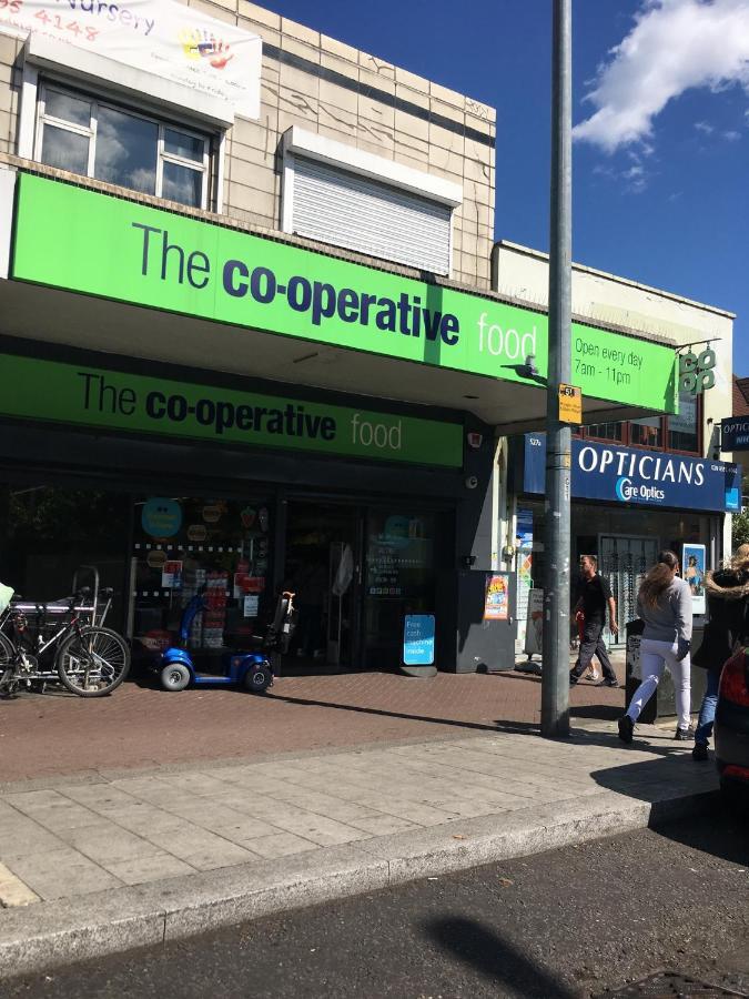 Becontreelodge Dagenham Exteriör bild