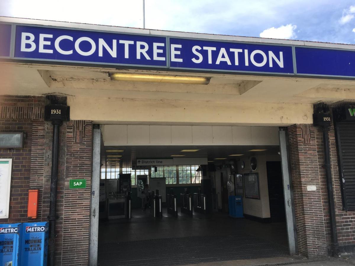 Becontreelodge Dagenham Exteriör bild